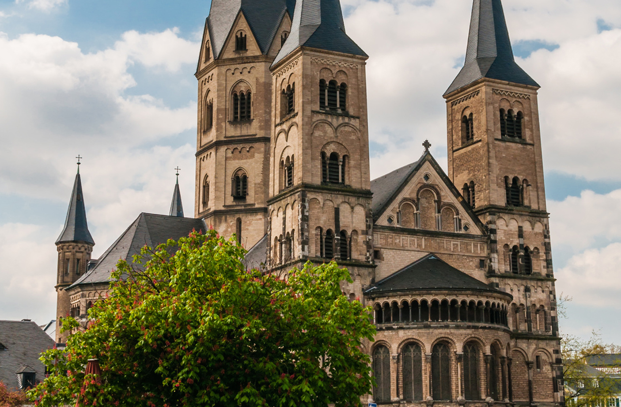 BONN ALEMANIA CRUCEROS RIN CATEDRAL #CrucerosFluviales #Catedral #Bonn
